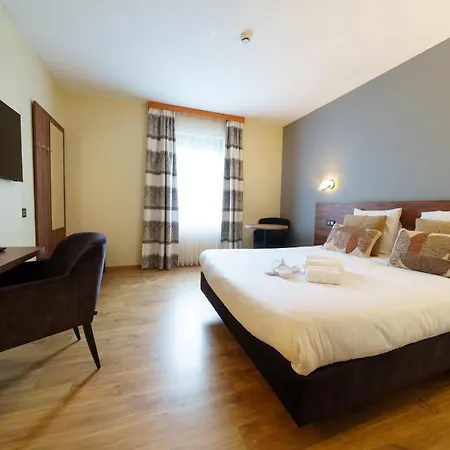 Les Jardins De La Molignee Hotel