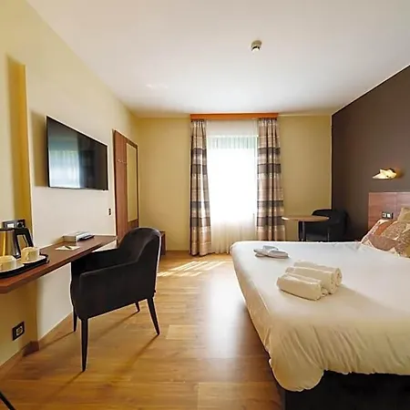 Les Jardins De La Molignee מלון 4*