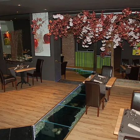 Otel Les Jardins De La Molignee 4*