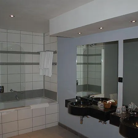 Les Jardins De La Molignee 4* Ντινάντ