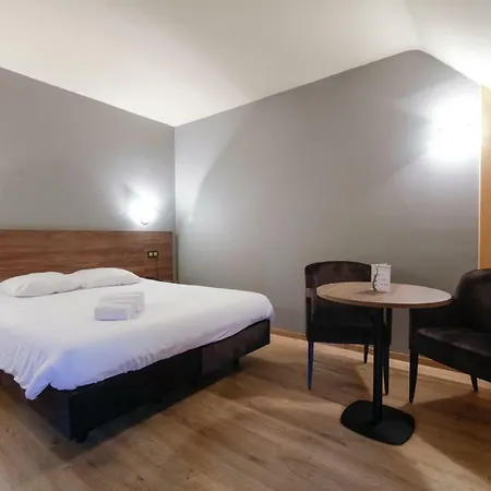 Les Jardins De La Molignee 4*