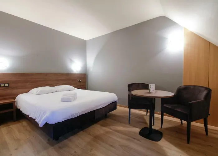 Les Jardins De La Molignee 4*